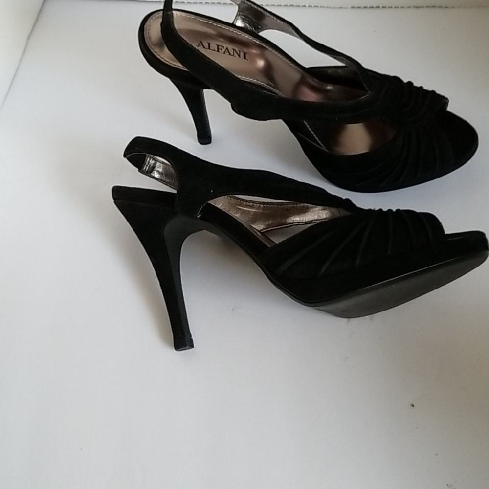 Alfani Black Platform Heels.Size 6 1/2. New in box. 4" heel.